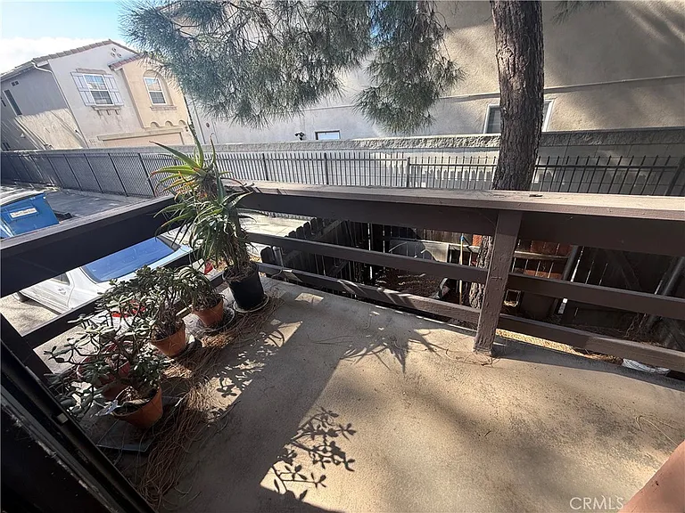 9131 Burnet Ave #10 — Photo 44