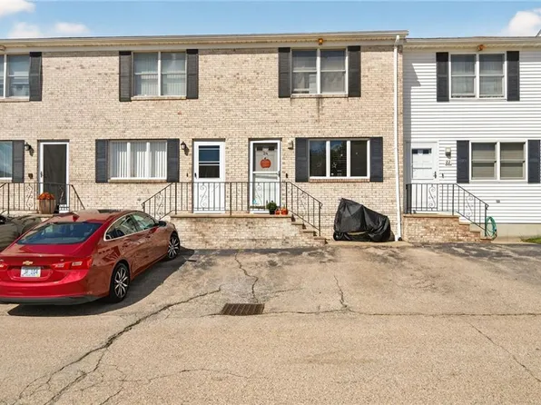 24 Iris Ln, North Providence, RI 02911