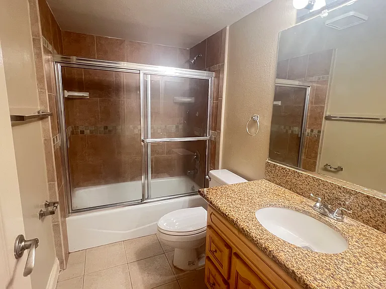 560 W Duarte Rd #B — Photo 10
