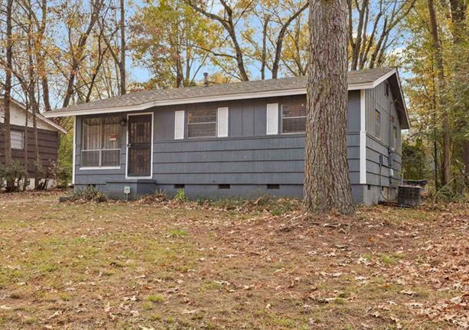 3 bed, 1.0 bath, 900 sqft, $950 — Photo 1
