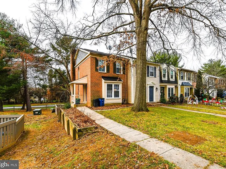 20569 Strath Haven Dr — Photo 1