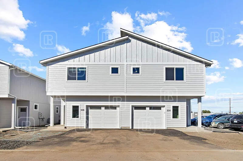 3 bed, 2.5 bath, 1457 sqft, $2,050 — Photo 1