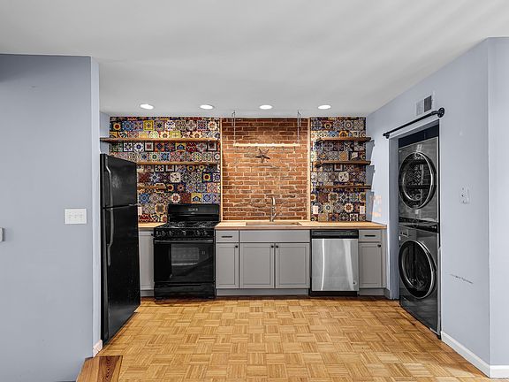 5th image of 2135 Sidney St #2A