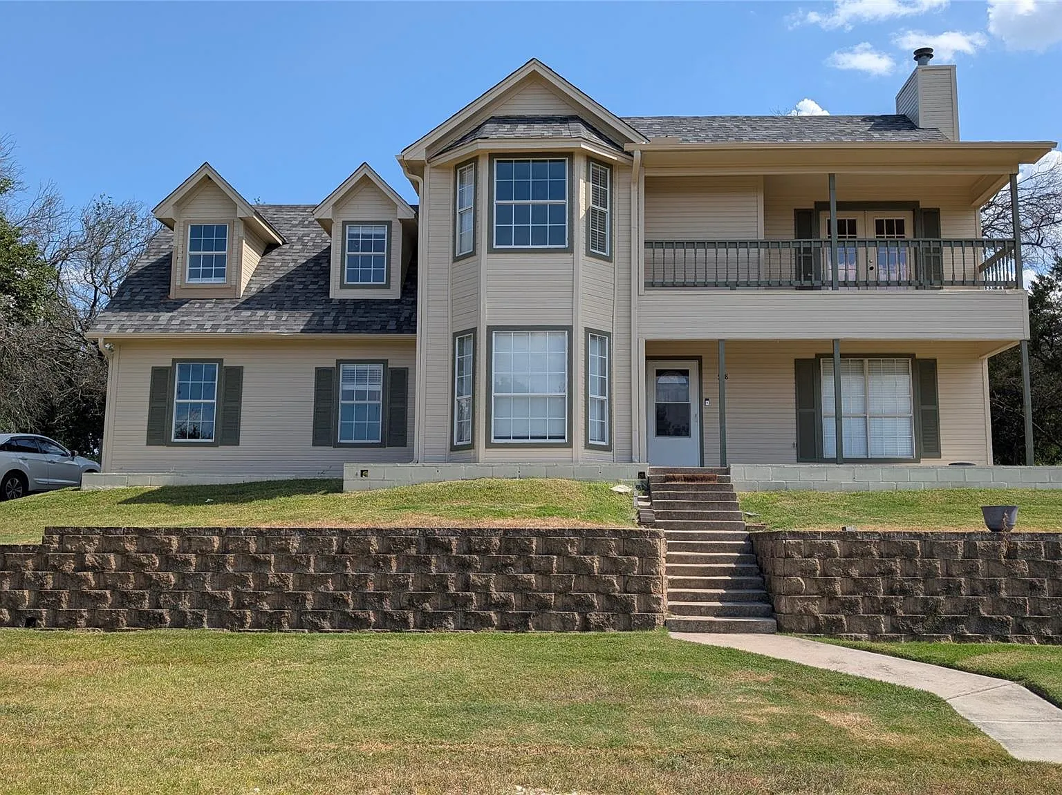 4 bed, 2.5 bath, 2144 sqft, $2,250 — Photo 2