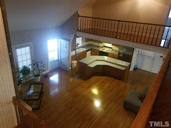 2nd image of 424 Bennett Dr