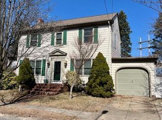 62 Greylock Ave, Cranston, RI 02910