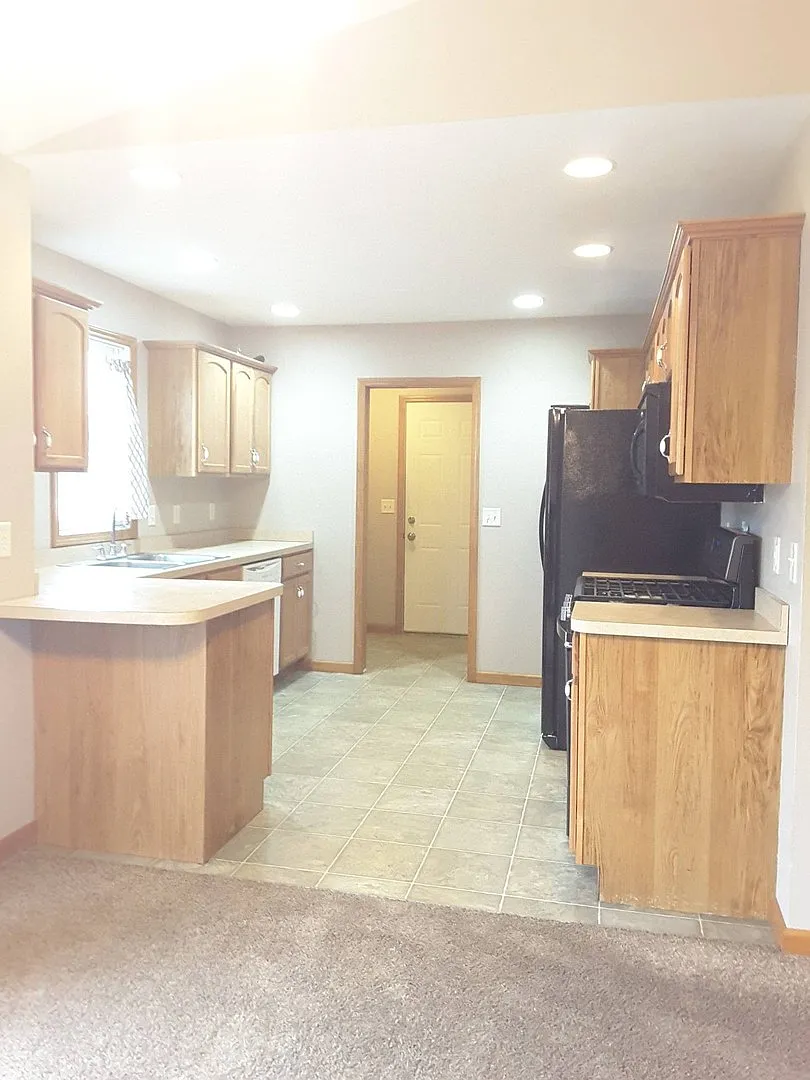 3 Bedroom Single Family Home! — Photo 3