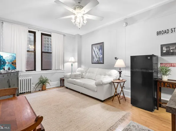 1324 Locust St APT 723, Philadelphia, PA 19107