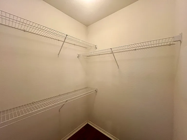 531 Walker St — Photo 9