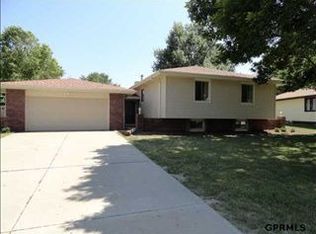 12625 Woodsdale Cir, Omaha, NE 68137