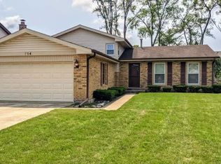 714 Longtree Dr, Wheeling, IL 60090