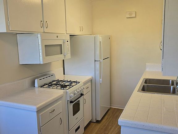 5th image of 4676 Noyes St #I