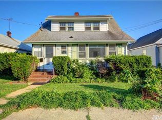 51 Lenox Ave, Hicksville, NY 11801