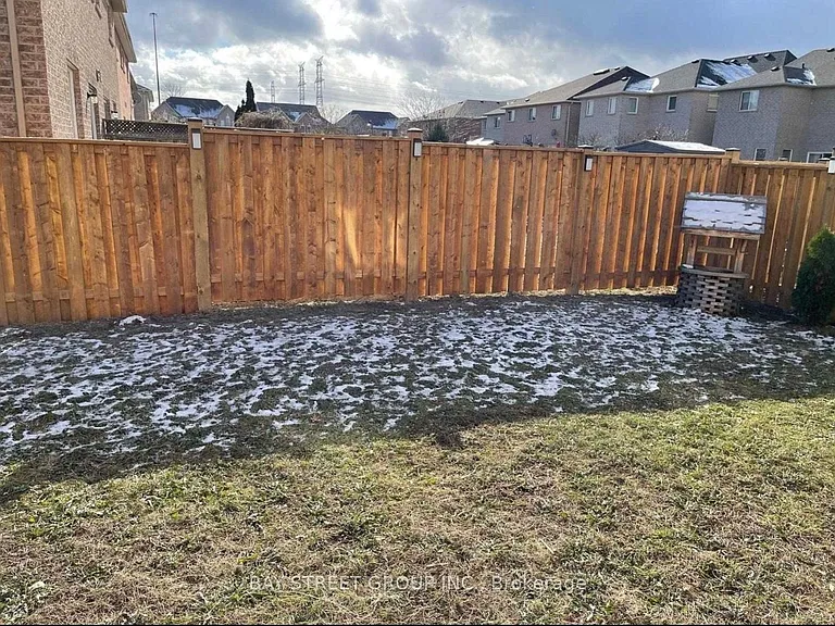 7 Raymond Bartlett Ave — Photo 13