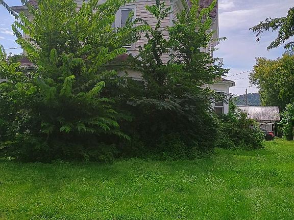 5th image of 200 E 8th St