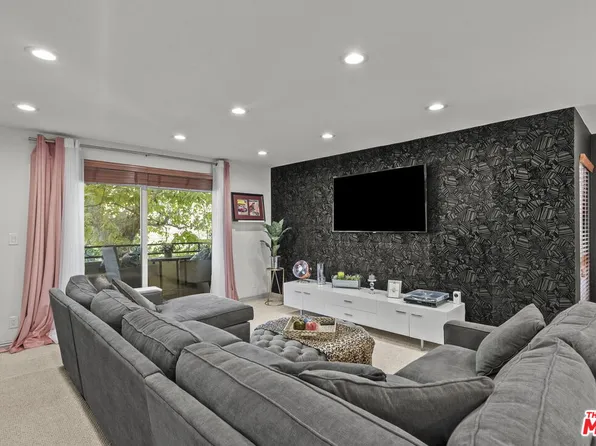 6752 Hillpark Dr APT 202, Los Angeles, CA 90068