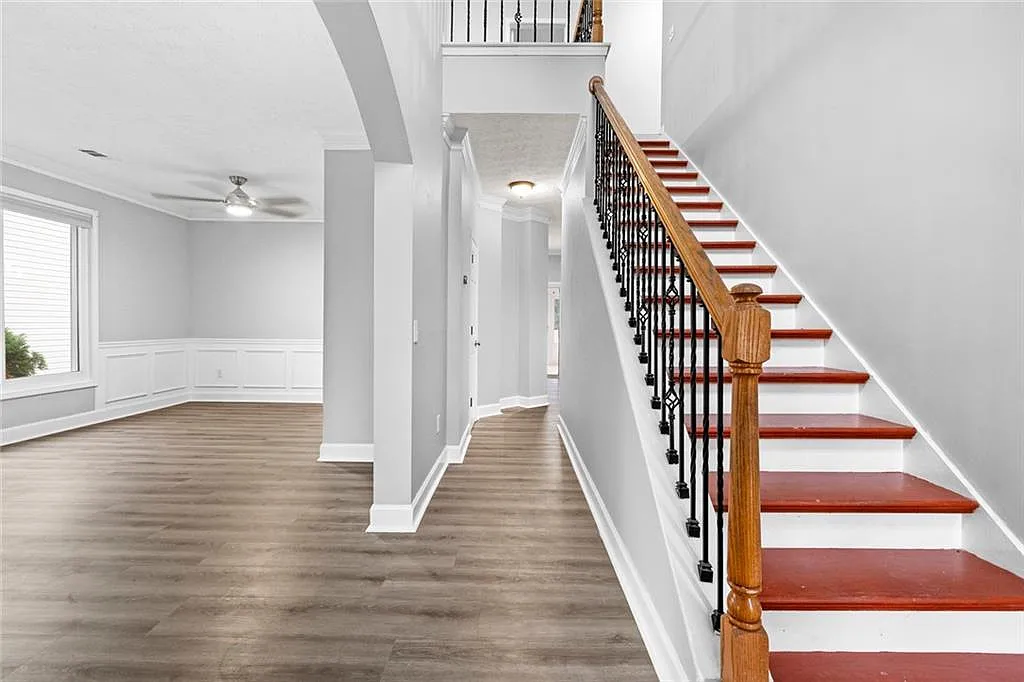 4 bed, 2.5 bath, 2570 sqft, $3,000 — Photo 4