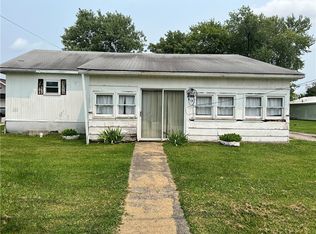 813 S 2nd St, Marshall, IL 62441