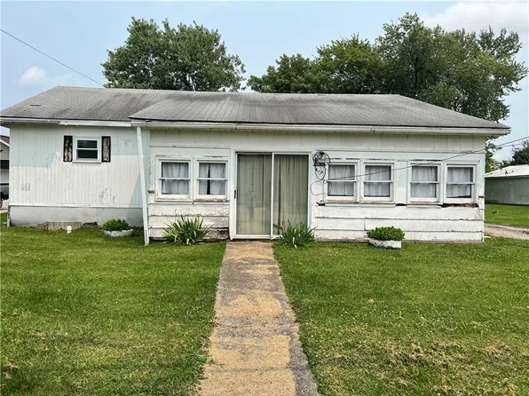 813 S 2nd St, Marshall, IL 62441