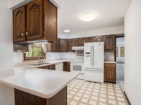 2nd image of 57184 Gearharts Landing Rd
