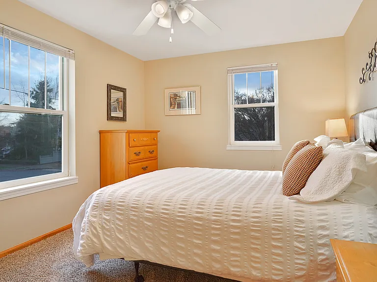 731 Elm St SW #A — Photo 11