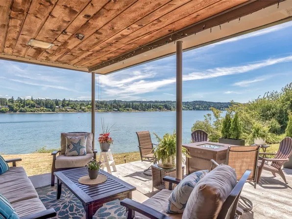 8829 SW Quartermaster Drive, Vashon, WA 98070