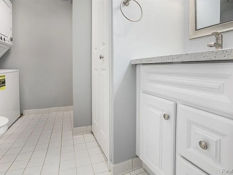 15054 Riverside Dr — Photo 20