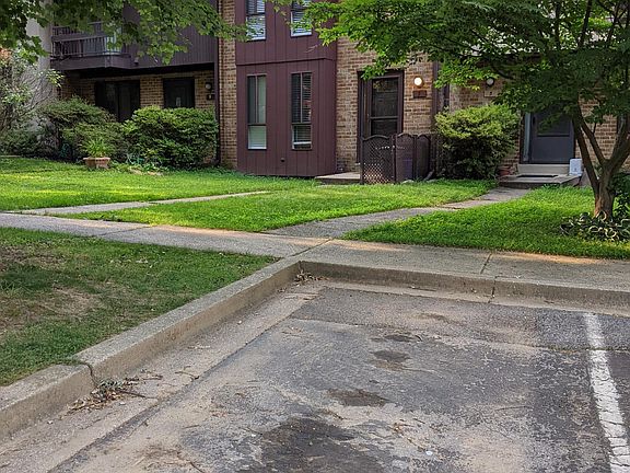 3rd image of 7 Briardale Ct