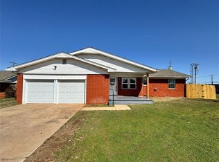 9 Morrow Dr, Chickasha, OK 73018