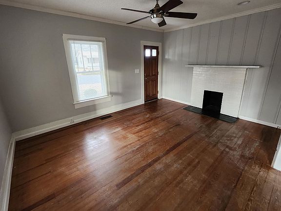 3rd image of 212 12th St NE