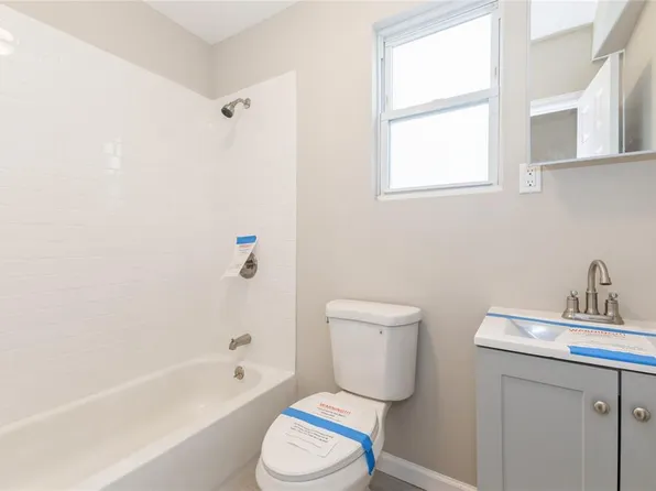 194-56 Murdock Avenue image 14 of 19