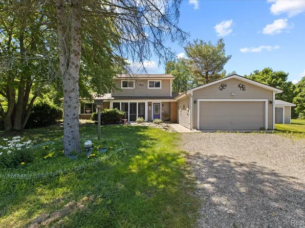 2983 McKeachie Rd, White Lake, MI 48383