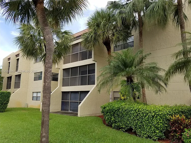 220 Lakeview Dr #206 — Photo 1