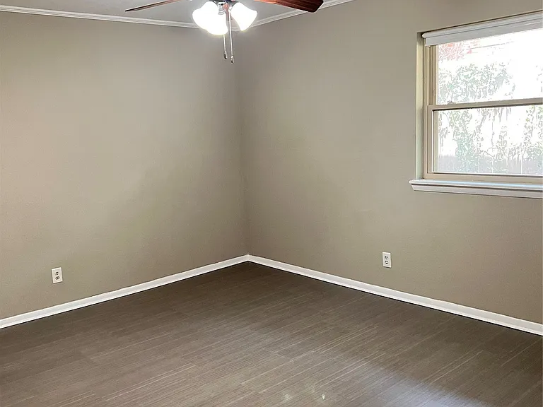 4725 S Fulton Ct — Photo 12