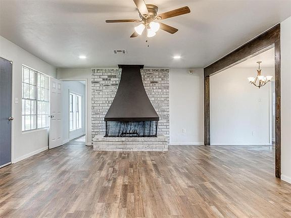 5th image of 2328 S Krowse Dr