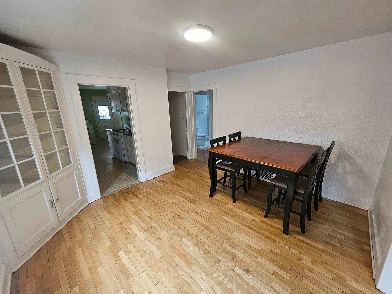 1032 Lincoln Pl — Photo 3