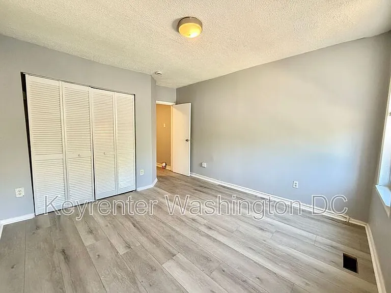 1537 A St SE #SE — Photo 18