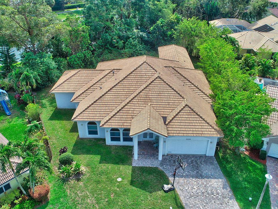 Home For Sale In Thornhill Green