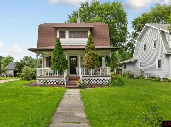 121 2nd St NE, Madelia, MN 56062
