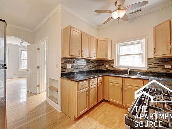 4th image of 1934 N California Ave #2R