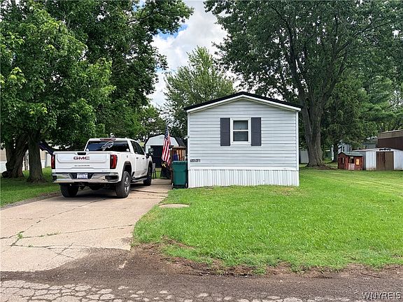 2nd image of 4 Pebbleridge Dr