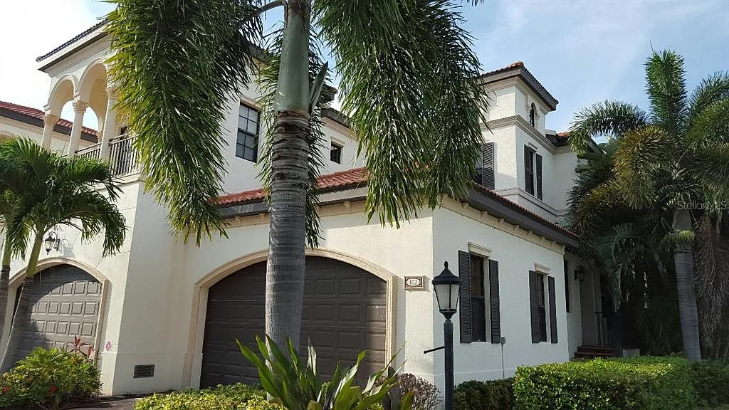 3 bed, 3.0 bath, 2499 sqft, $3,995 — Photo 1