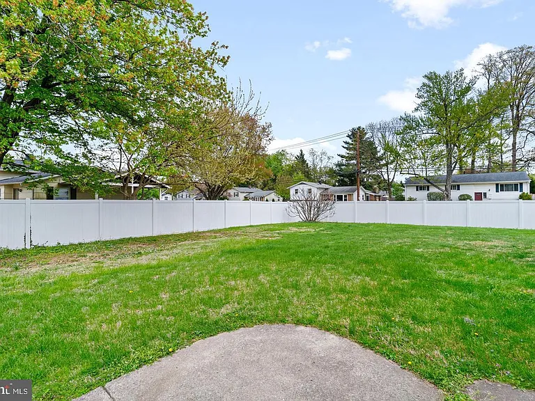 14236 Chadwick Ln — Photo 43