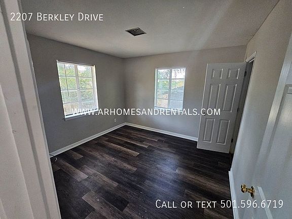 5th image of 2207 N Berkley Dr