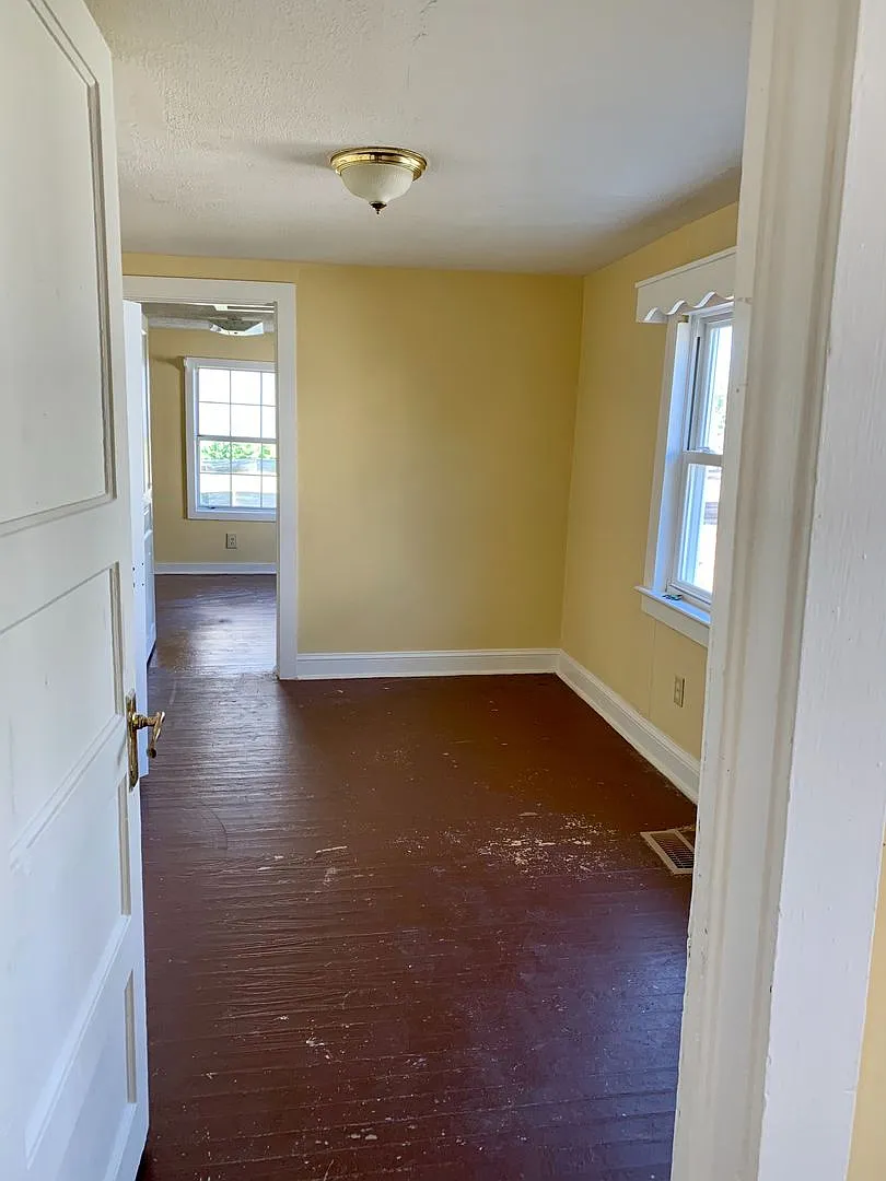 Charming 2 Bedroom with bonus room home in Historic Downtown Morehead City Walking District! Walk... — Photo 4