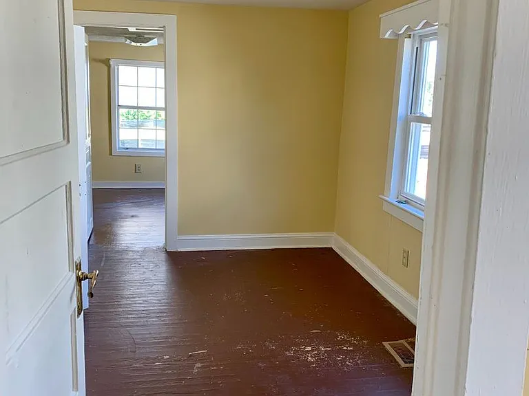 1002 Fisher St — Photo 6