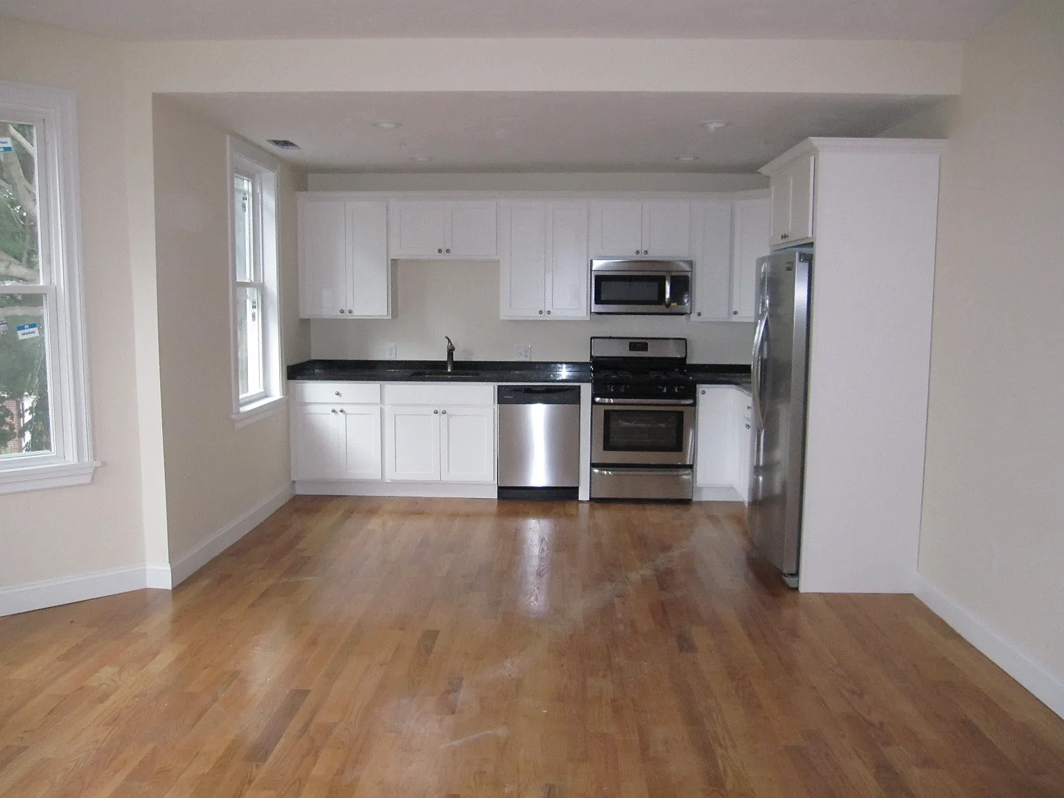 1 bed, 565 sqft, $2,100 — Photo 3