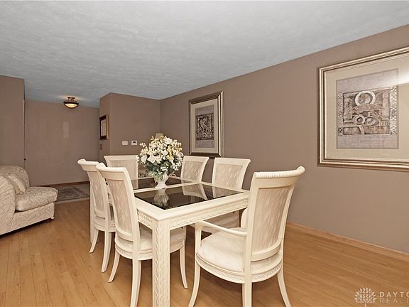 3rd image of 960 Fernshire Dr