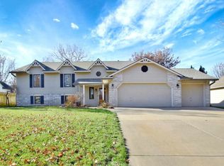 901 S Whippoorwill Rd, Derby, KS 67037