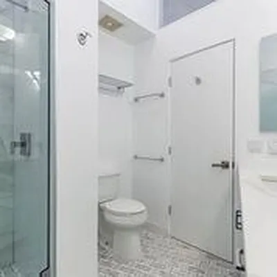 Rented by R New York | media 37